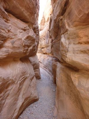 White Dome Trail slot canyon