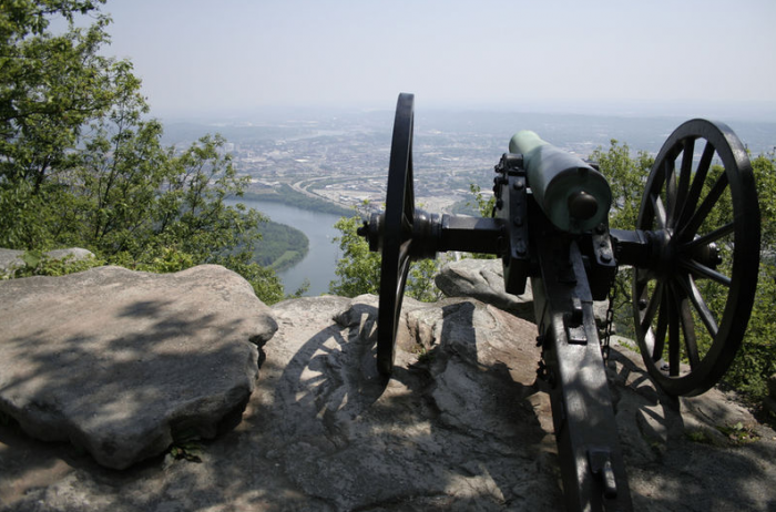 Lookout Mountain Parkway in Tennessee. © creative commons