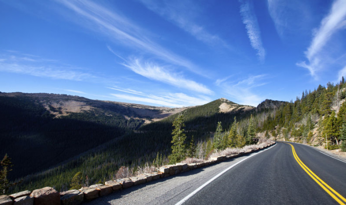 Trail Ridge Road in de Rocky Mountains, in Colorado. © thinkstock