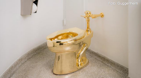Massief gouden toilet